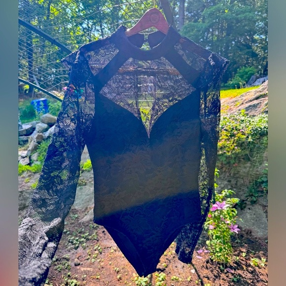 NWOT BLACK LONG SLEEVE LACE BODYSUIT - Picture 4 of 8